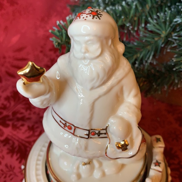 Lenox “China Jewels Musicals Collection” Santa with Train and gifts music box - Picture 5 of 11